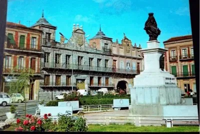 MEDINA DEL CAMPO (VALLADOLID) â€“ MONUMENTO A ISABEL LA CATÃ“LICA