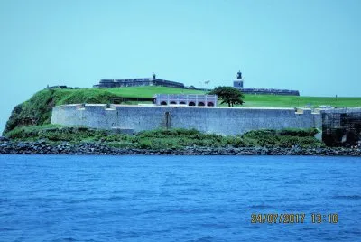 Muralla y fuerte en San Juan, Puerto Rico. jigsaw puzzle
