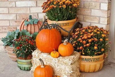 Pretty Fall Porch Decorations