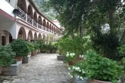 MonastÃ¨re...fleuri...