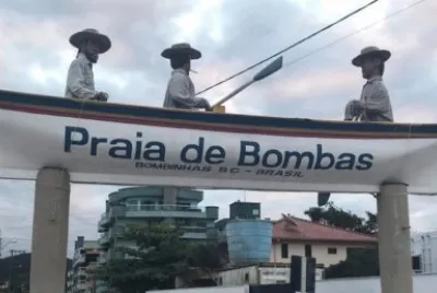 Praia de Bombas - SC
