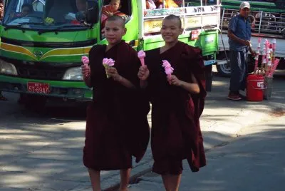 פאזל של MYANMAR