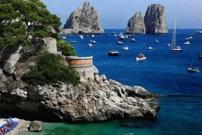 Capri les Faraglioni
