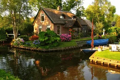 Maison au bord de l 'eau