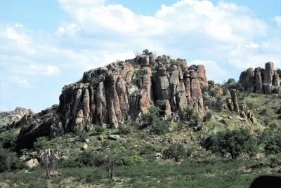 PeÃ±a en la campiÃ±a chihuahuense.