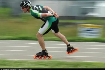 PATINAJE DE VELOCIDAD SOBRE RUEDAS