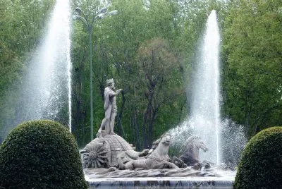 Estatua en parque de Madrid, EspaÃ±a.