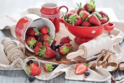 Gorgeous Strawberries and Blackberries-Still Life jigsaw puzzle