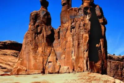 Arches Nat Park - The Three Gossips