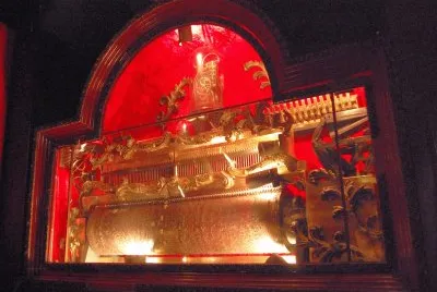 WI House on the Rock Music Mach plays instruments