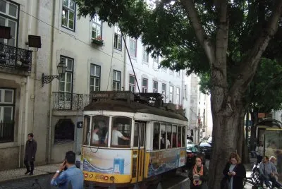 tranvÃ­a por las calles de Lisboa