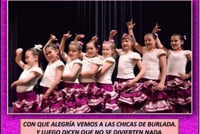 CON QUE ALEGRÃA VEMOS A LAS CHICAS DE BURLADA.