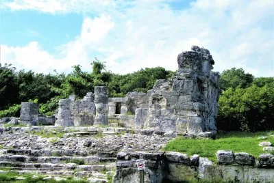 פאזל של Zona arqueolÃ³gica El Rey, Quintana Roo.