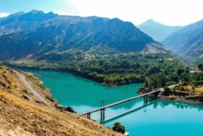 riviÃ¨re et pont Ouzbekistan
