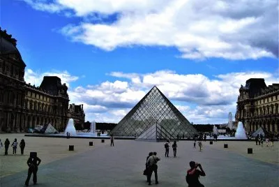 Museo El Louvre. ParÃ­s. jigsaw puzzle