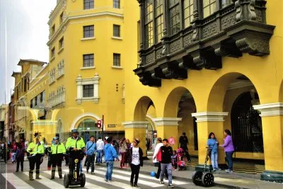 CÃ©ntrica calle peatonal en Lima, PerÃº.