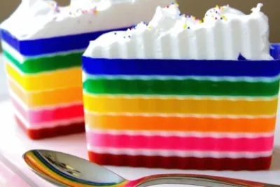 å½©è‰²è›‹ç³•