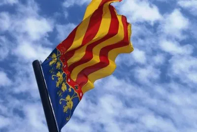 banderas en el puerto