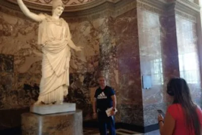 DIOSA ATENEA (LOUVRE)