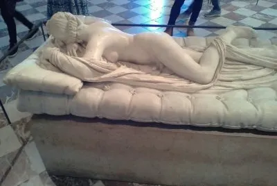 HEMAFRODITA (MUSEO DEL LOUVRE)