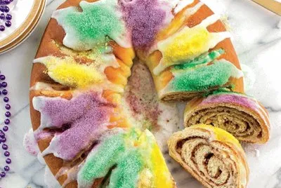 Cinnamon Pekan King Cake