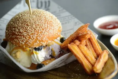 Ice Burger   Churros