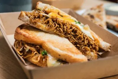 Noodle Sandwich