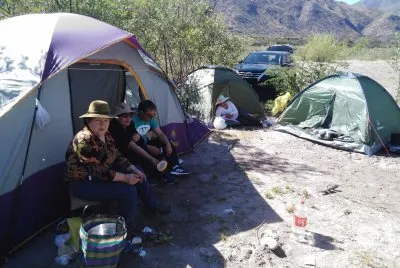 acampando en el rio pampas