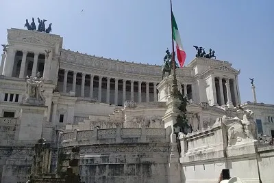 MONUMENTO A VICTOR MANUEL, ROMA, ITALIA