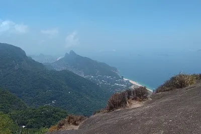 Morro Dois IrmÃ£os - ao longe