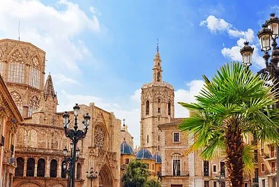 Valencia y el Miguelete al fondo