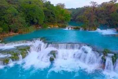 cascadas de agua azul