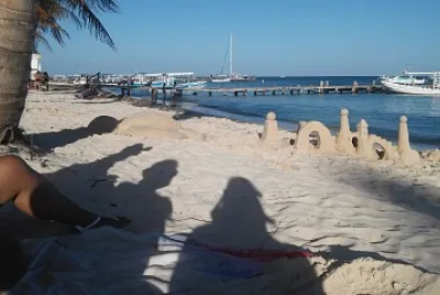 SOMBRAS EN PLAYA