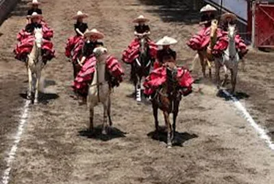 mujeres a caballo