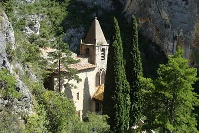 Notre Dame de Beauvoir,Moustiers Sainte Marie. jigsaw puzzle