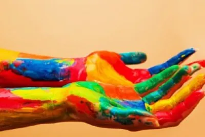 manos de color