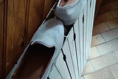 chaussures sur radiateur
