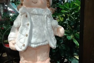 PoupÃ©e dans les fleurs