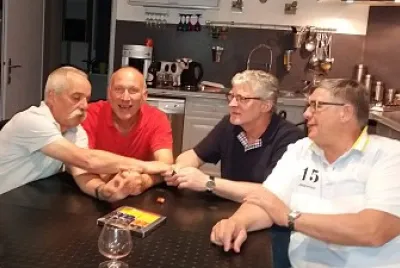 lES 47