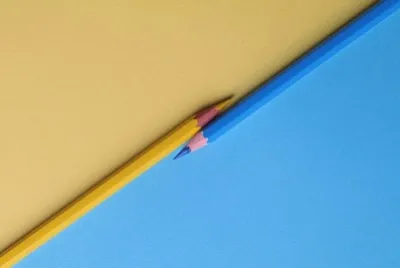 פאזל של Yellow and light blue pencils