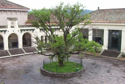 Patio del Colegio Nacional 1 TSB