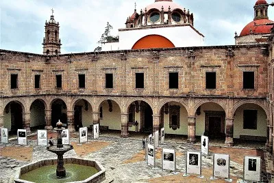 Centro Cultural Clavijero en Morelia.