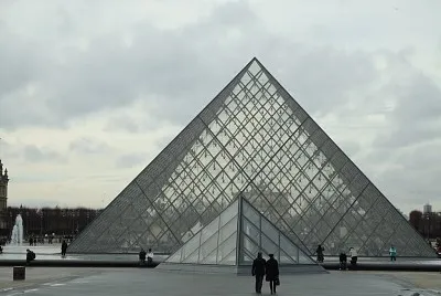 Piramide Louvre