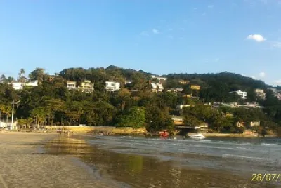 Praia da Enseada com  a Pení­nsula - Guarujá - SP