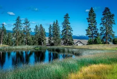 Cabana e lago