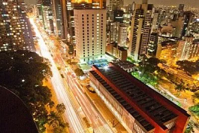 Uma cidade.