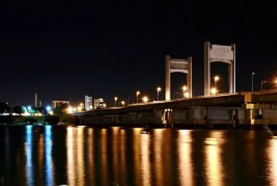 A ponte do Rio SÃ£o Francisco na noite.