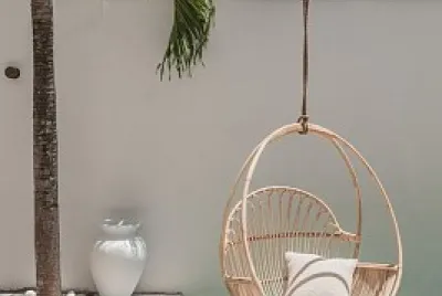 Pool swing seat