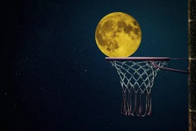 Basquete com a Lua