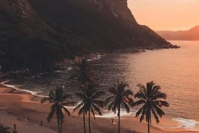 Por do sol na praia do Rio de janeiro